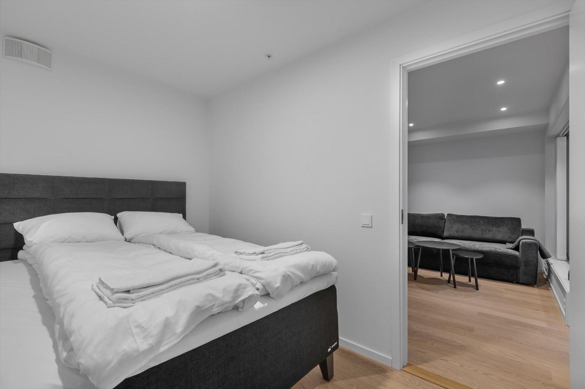 Moderne Pa Ytre Strandkanten Tromso